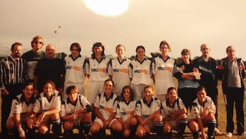 Sara Monforte, la primera jugadora empezando por arriba a la izquierda, con su primer equipo femenino, el Panteras de Castellón (foto cedida por la protagonista).