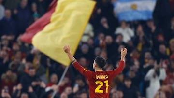 ROME, ITALY - JANUARY 15: Paulo Dybala of AS Roma celebrates after scoring his team's first goal during the Serie A match between AS Roma and ACF Fiorentina at Stadio Olimpico on January 15, 2023 in Rome, Italy. (Photo by Matteo Ciambelli/DeFodi Images via Getty Images)