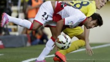 Bueno pugna con Marín por el balón en el partido frente al Villarreal.