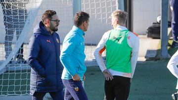 Bordal&aacute;s habl&oacute; con Wass en el entrene previo al partido contra el Atl&eacute;tico.