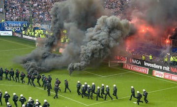 Así fueron los disturbios por el descenso del Hamburgo