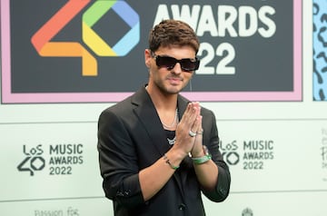 El cantante Abraham Mateo posa en el photocall de la alfombra roja de Los40 Music Awards 2022.