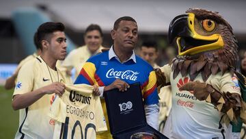 Carlos Santos asegura que es más histórico que Miguel Herrera en América