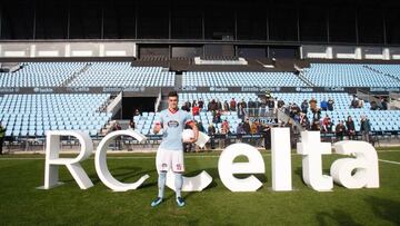 Robert Mazan, durante su presentaci&oacute;n como nuevo jugador del Celta. 