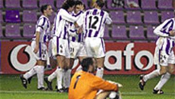 <B>DE LUJO</b>. Óscar culminó un gran partido marcando el tercer gol del Valladolid. Antes, había dado el pase del segundo a Fernando Sales.