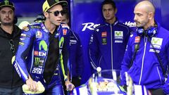 Valentino Rossi, con una muleta, en su regreso en Arag&oacute;n 2017.