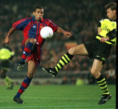 Fichó en la temporada 97/98 por el Barcelona que buscaba el relevo de Ronaldo Nazario. En las dos temporadas que jugó como azulgrana disputó 55 partidos y marcó 21 goles.