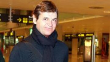 La llegada de Tito Vilanova al aeropuerto de El Prat.