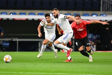 1-0. Karim Benzema marca el primer gol.