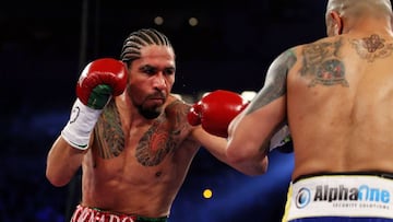 Margarito lanza un golpe durante su segundo combate con Miguel Cotto en Nueva York.