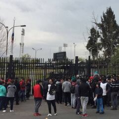 El caótico momento que se vivió en la práctica de Colo Colo