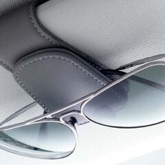 El truco para tener siempre a mano las gafas de sol en el coche