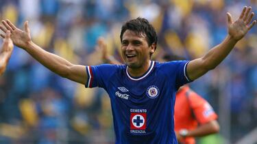 Mejor conocido como el primo de Messi, llegó a la Máquina para el torneo Bicentenario 2010, donde pasó sin pena ni gloria; se marchó al final del Apertura 2010. En el 2017 jugó para el equipo paraguayo Rubio Ñu y actualmente poco se sabe de Maximiliano.