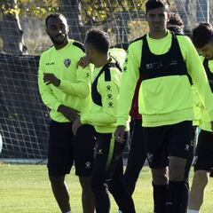 Francisco se vuelca en la adaptación de Cucho a Primera