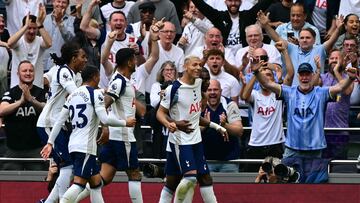 Tottenham Hotspur's Brazilian forward #09 Richarlison (C) celebrates scoring his second goal during the English Premier League football match between Tottenham Hotspur and Burnley at the Tottenham Hotspur Stadium in London, on August 16, 2025. (Photo by Ben STANSALL / AFP) / RESTRICTED TO EDITORIAL USE. No use with unauthorized audio, video, data, fixture lists, club/league logos or 'live' services. Online in-match use limited to 120 images. An additional 40 images may be used in extra time. No video emulation. Social media in-match use limited to 120 images. An additional 40 images may be used in extra time. No use in betting publications, games or single club/league/player publications. /