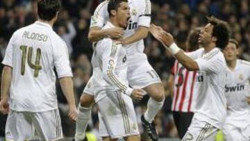 <b>EN RACHA. </b>Cristiano celebra uno de sus dos goles ante el Athletic. Lleva 31 tantos esta temporada.