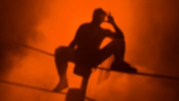 Este es el luchador misterioso que se presentó en la emisión de Smackdown.