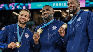 TOPSHOT - Gold medallists (From L) USA's #04 Stephen Curry, USA's #06 LeBron James and USA's #07 Kevin Durant pose after the men's Gold Medal basketball match between France and USA during the Paris 2024 Olympic Games at the Bercy Arena in Paris on August 10, 2024. (Photo by Damien MEYER / AFP)