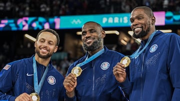 TOPSHOT - Gold medallists (From L) USA's #04 Stephen Curry, USA's #06 LeBron James and USA's #07 Kevin Durant pose after the men's Gold Medal basketball match between France and USA during the Paris 2024 Olympic Games at the Bercy Arena in Paris on August 10, 2024. (Photo by Damien MEYER / AFP)
