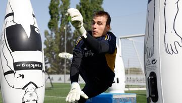 Lunin, durante un entrenamiento con el Real Madrid.