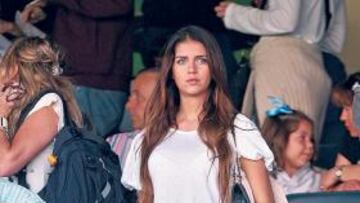 <b>¡Que viva ese Atleti de Madrid!</b> Ahí la ven, con la mirada perdida en el infinito del Manzanares. Ni el palco le alegró la tarde a esta bella mocita madrileña. Levántate mujer, que la vida son cuatro días y el Atleti va a recuperar muy pronto tu hermosa sonrisa.