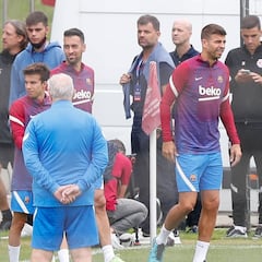 Busquets ya tira de galones: discurso antes de empezar la sesión