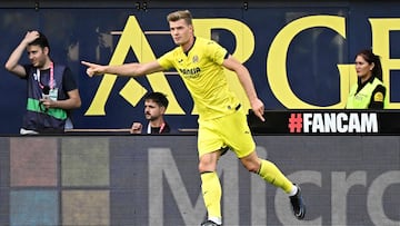 Alexander Sorloth celebra un gol ante el Barcelona.