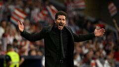 Atletico Madrid's Argentinian coach Diego Simeone gestures during the Spanish league football match between Club Atletico de Madrid and RCD Mallorca at the Wanda Metropolitano stadium in Madrid on April 26, 2023. (Photo by JAVIER SORIANO / AFP)