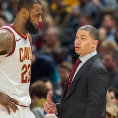 LeBron y los Cavs: "La temporada más dura de toda mi carrera"