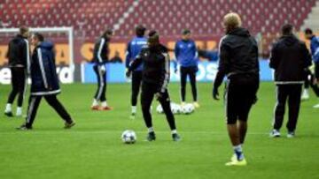 Los jugadores del Astana se entrenaron en el estadio del Galatasaray, donde hoy jugarán por la tercera plaza del grupo C.