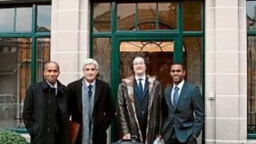 <b>OPTIMISTAS. </b>Assunçao, Villaverde, Crespo y Sinama abandonaban ayer sonrientes la sede del TAS.