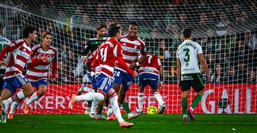 아르나이즈는 과신한 레이싱에 맞서 장갑을 꺼냈다