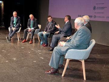 Tomás Roncero participó en la mesa redonda junto a Lolo Sáinz, Emiliano Rodríguez, Juan Antonio Corbalán y Cristóbal Rodríguez.