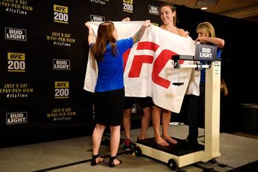 Del peso a la lona: el infierno de Miesha Tate en el UFC 200