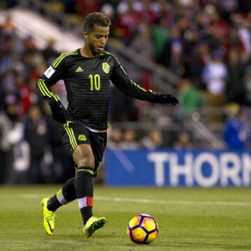 El atacante de la selección mexicana, estará en Rusia 2018, pero también pudo representar al combinado de la canarinha, puesto que su padre, y ex futbolista profesional, Zizinho, es de nacionalidad brasileña.