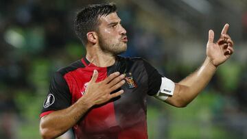 CH34. VALPARA&Iacute;SO (CHILE), 30/01/2018.- El jugador Bernardo Cuesta del Melgar de Per&uacute; celebra la anotaci&oacute;n de un gol ante el Santiago Wanderers de Chile durante el partido de Copa Libertadores entre el Santiago Wanderers y el Melgar qu