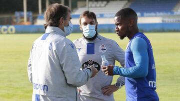 Entrenamiento Deportivo de La Coru&ntilde;a. Beauveu con el medico