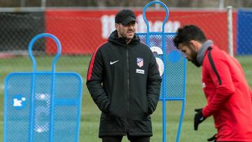 Simeone, en el entrenamiento del Atlético previo al partido ante el Villarreal.
