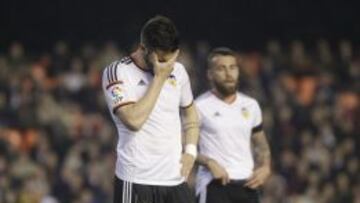 Negredo sufre un esguince de rodilla y es duda para Elche.