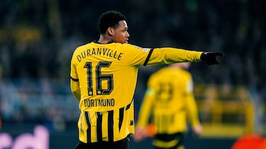 En enero de 2023, el Borussia Dortmund lo fichó. Ha tenido que lidiar con algunas lesiones, pero cuando ha estado en el campo ha demostrado destellos de su inmenso potencial. Su velocidad y técnica lo convierten en una amenaza constante para las defensas rivales.