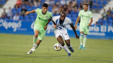 Nyom, uno de los jugadores más sólidos en defensa del Leganés en el duelo ante su ex del Getafe. 