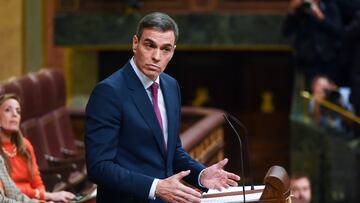 El presidente del Gobierno en funciones y candidato a la reelección, Pedro Sánchez, interviene durante la primera sesión del debate de investidura como presidente de Gobierno, en el Congreso de los Diputados, a 15 de noviembre de 2023, en Madrid (España). El Salón de Plenos del Congreso acoge hoy y mañana, 16 de noviembre, el debate de investidura del presidente del Gobierno en funciones, Pedro Sánchez. El secretario general del PSOE tiene el apoyo de 179 diputados de los 350 del Congreso. Está previsto que votarán a favor de que el líder socialista sea presidente del Gobierno tras exponer su programa PSOE, Sumar, ERC, Junts, EH Bildu, PNV, BNG y Coalición Canaria frente a los 171 en contra de PP, Vox y UPN. El acto se celebra en un momento de tensión por las concentraciones en la sede del PSOE en Ferraz y protestas en contra de la ley de amnistía registrada por los socialistas que beneficia a los implicados del 'procés'.
15 NOVIEMBRE 2023;MADRID;INVESTIDURA;SÁNCHEZ;CONGRESO DE LOS DIPUTADOS;ACUERDO PSOE Y JUNTS;AMNISTÍA
Gustavo Valiente / Europa Press
15/11/2023