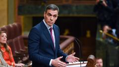 El presidente del Gobierno en funciones y candidato a la reelección, Pedro Sánchez, interviene durante la primera sesión del debate de investidura como presidente de Gobierno, en el Congreso de los Diputados, a 15 de noviembre de 2023, en Madrid (España). El Salón de Plenos del Congreso acoge hoy y mañana, 16 de noviembre, el debate de investidura del presidente del Gobierno en funciones, Pedro Sánchez. El secretario general del PSOE tiene el apoyo de 179 diputados de los 350 del Congreso. Está previsto que votarán a favor de que el líder socialista sea presidente del Gobierno tras exponer su programa PSOE, Sumar, ERC, Junts, EH Bildu, PNV, BNG y Coalición Canaria frente a los 171 en contra de PP, Vox y UPN. El acto se celebra en un momento de tensión por las concentraciones en la sede del PSOE en Ferraz y protestas en contra de la ley de amnistía registrada por los socialistas que beneficia a los implicados del 'procés'.
15 NOVIEMBRE 2023;MADRID;INVESTIDURA;SÁNCHEZ;CONGRESO DE LOS DIPUTADOS;ACUERDO PSOE Y JUNTS;AMNISTÍA
Gustavo Valiente / Europa Press
15/11/2023