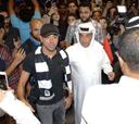 Xavi, aclamado al llegar a Doha