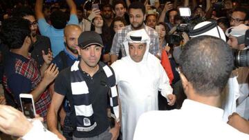 Xavi, aclamado al llegar a Doha
