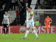 Rosario Central's forward #22 Enzo Copetti celebrates after scoring his team's first goal during the Copa Libertadores group stage football match between Paraguay's Libertad and Argentina's Rosario Central at the La Huerta stadium in Asuncion, on April 15, 2026. (Photo by DANIEL DUARTE / AFP)
