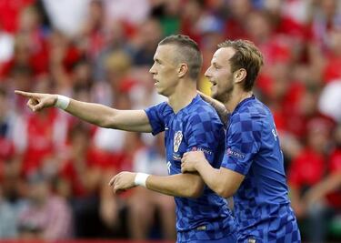 Czech Republic fight back for Croatia draw in flare-hit clash