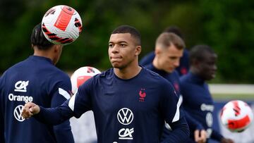 Mbapp&eacute; con la selecci&oacute;n francesa. 