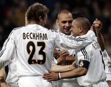 Real Madrid's Brazilian Roberto Carlos (R) celebrates his goal against Betis' with teammates Raul Bravo (C) and British David Beckhma during their First Division soccer match at Madrid's Santiago Bernabeu stadium March 2, 2005. REUTERS/Andrea Comas