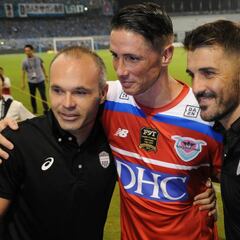 Andrés Iniesta tears hamstring in Fernando Torres' farewell game